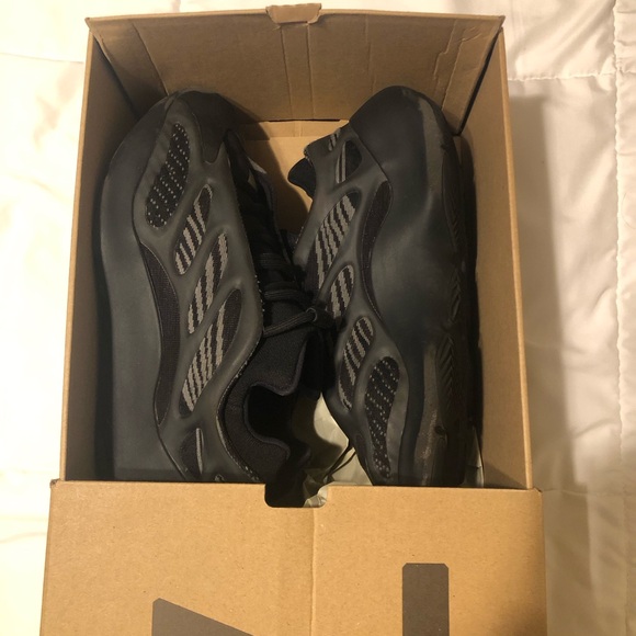 Men Adidas Yeezy 700 V3 Size US 7 - Picture 16 of 16